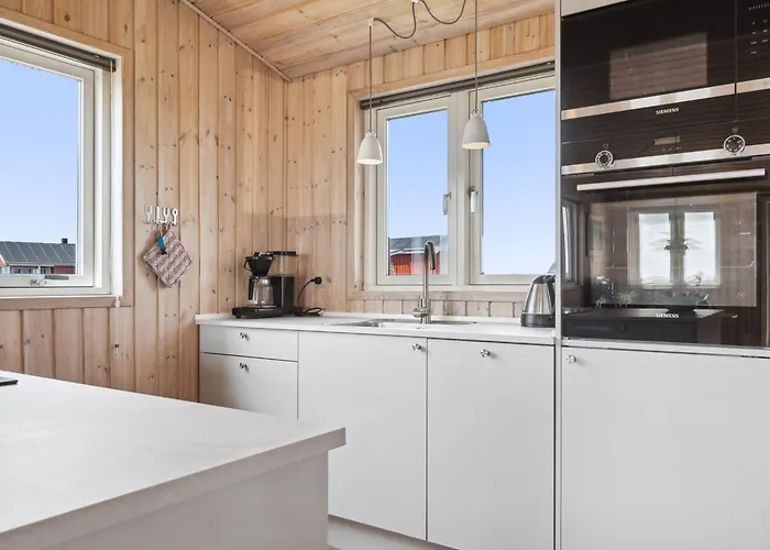 Fiona - 800m From The Sea By Interhome Lakolk